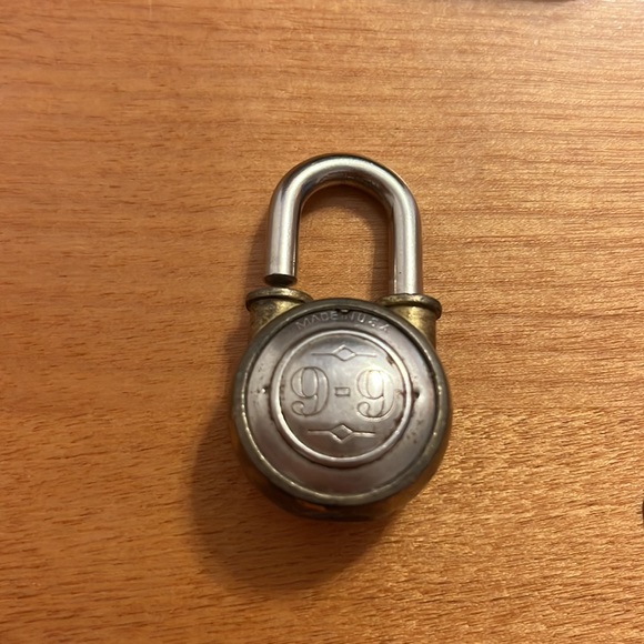 VINTAGE WALSCO 9-9 PADLOCK WITH KEY - WORKING - MADE IN USA - Picture 3 of 4